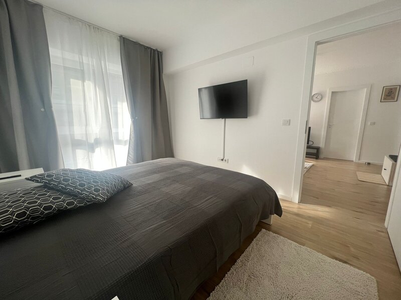 Fabrica de Glucoza- metrou Pipera, 2 camere+ parcare de inchiriat